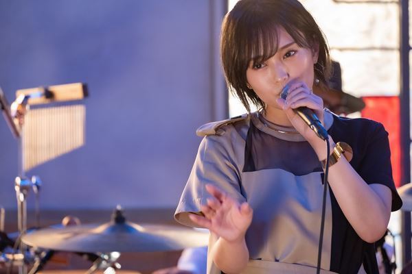 山本彩、主題歌務めるドラマ『その女、ジルバ』とコラボした「ドラマチックに乾杯」映像公開