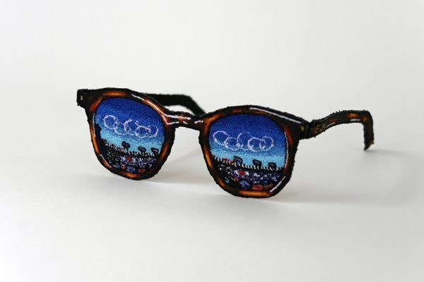 ミシン刺繍で世相をポップに表現　青山悟新作展示が7月17日より開催