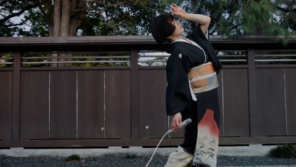 東京事変、アルバム『音楽』よりメンバーが美酒佳肴を囲む「緑酒」MV公開