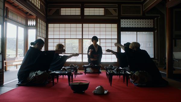 東京事変、アルバム『音楽』よりメンバーが美酒佳肴を囲む「緑酒」MV公開