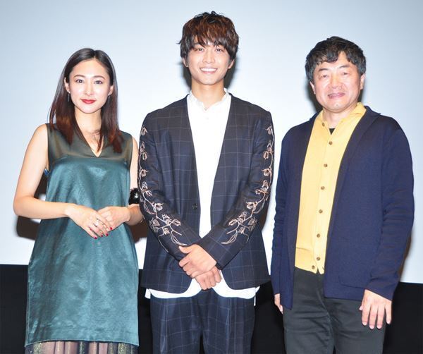 佐藤寛太、主演映画『いのちスケッチ』舞台挨拶で監督・共演者からツッコミを浴びる