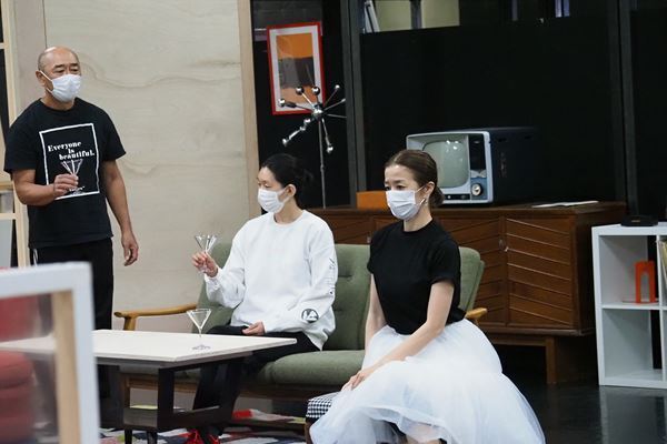 鈴木京香「毎日、新しい発見に満ちています」 『Home,I'm Darling～愛しのマイホーム～』稽古場レポート＆キャストコメント到着