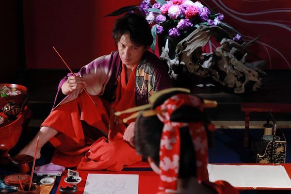 柳楽優弥＆玉木宏が闘志を燃やす　映画『HOKUSAI』葛飾北斎と喜多川歌麿の初対面シーン公開