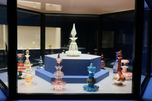 古代オリエントからルネ・ラリック、濱田庄司まで240点を紹介 パナソニック汐留美術館『香りの器 高砂コレクション展』