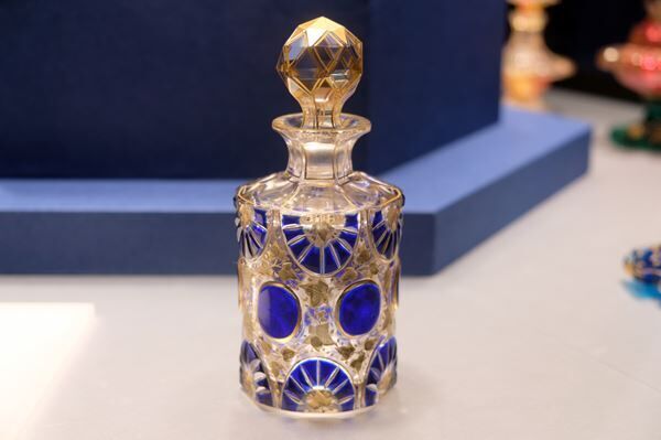 《被せグラス金彩草花文香水瓶》19世紀 ボヘミア