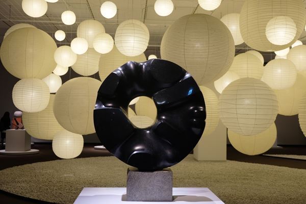 『イサム・ノグチ　発見の道』東京都美術館にて開催中 石彫作品や「あかり」などでその創作の足跡をたどる展覧会