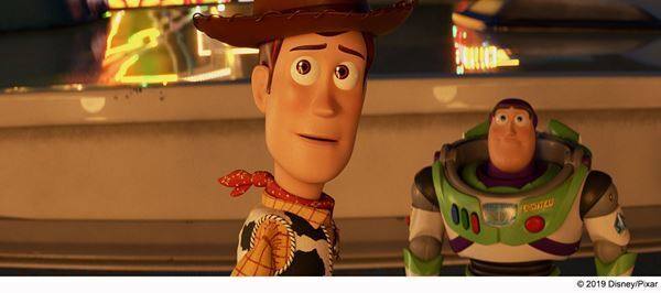 トム・ハンクスがウッディとバズの友情を語る　『トイ・ストーリー4』ボーナス映像公開