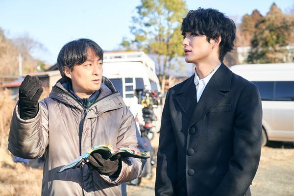 身近な恐怖から新しい映像表現へ　『さんかく窓の外側は夜』森ガキ侑大監督が明かす作品の裏側