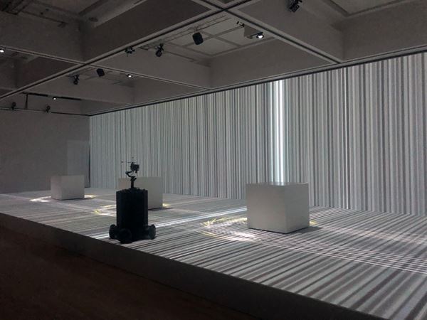 ライゾマティクスの大規模個展が東京都現代美術館にて開幕 設立から15年の多岐にわたる活動を複合的に展観