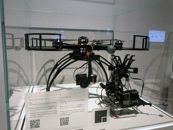 ライゾマティクスの大規模個展が東京都現代美術館にて開幕 設立から15年の多岐にわたる活動を複合的に展観