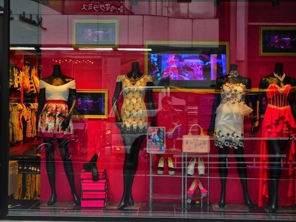 森山大道が切り取る東京風景。 最近作を中心に約180点を展示