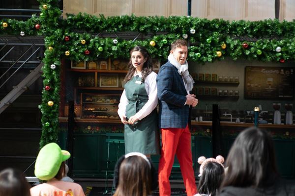 USJクリスマスショー開催中！　今年は新しいスタイルでキャラクターたちと陽気で楽しいクリスマスを