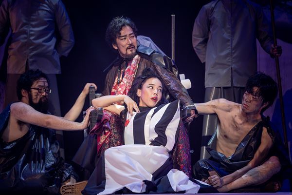 異才・杉原邦生が10時間の大作『グリークス』を演出