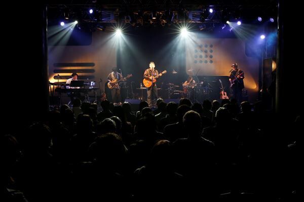 河口恭吾が新アルバム収録曲や代表曲「桜」など21曲を披露、20周年記念ライブレポート