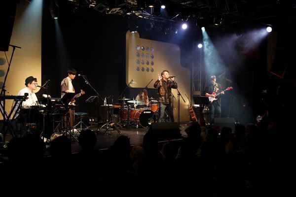 河口恭吾が新アルバム収録曲や代表曲「桜」など21曲を披露、20周年記念ライブレポート