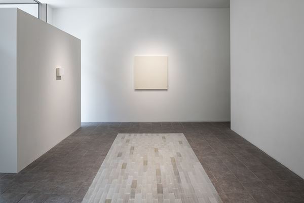 油彩を施した糸で“描く”キャンバス作品のシリーズを展示　彫刻家・横溝美由紀の個展、12月10日(金)より開催