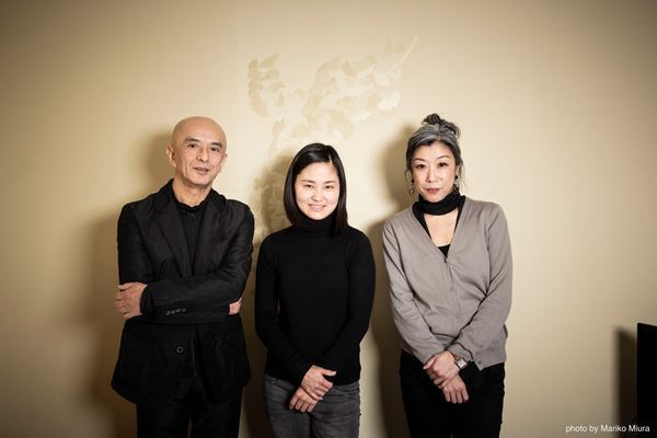 勅使川原三郎がバイオリンにのせてマラルメの詩を踊る『三つ折りの夜』