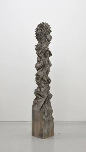 『戸谷成雄　森―湖：再生と記憶』開催！　市原湖畔美術館の空間からインスピレーションを得た作品を展開