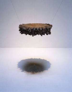 『戸谷成雄　森―湖：再生と記憶』開催！　市原湖畔美術館の空間からインスピレーションを得た作品を展開