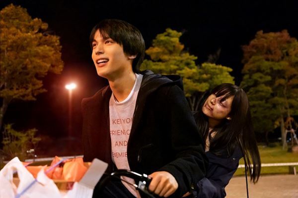 『砕け散るところを見せてあげる』予告公開　傷だらけの石井杏奈を中川大志が助け出す