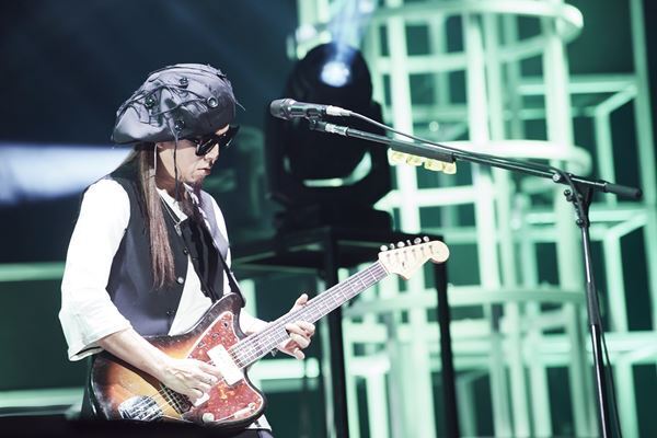 映画『スピッツ コンサート 2020 “猫ちぐらの夕べ”』オンライン上映スタート！　最速ライブレポート到着