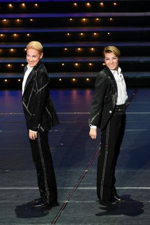 桐生麻耶「皆さまに感謝の気持でいっぱい」　トップスターラストステージ「レビュー春のおどり」舞台写真＆コメント到着