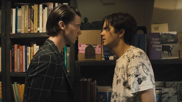 ハリウッド期待の二世俳優がこじれた関係を熱演！　『ダニエル』本編映像公開