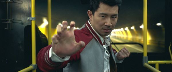 最強なのに“優しすぎる”新ヒーローの活躍に期待　マーベル・スタジオ最新作『シャン・チー／テン・リングスの伝説』場面写真公開