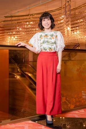 紅白歌合戦の巨大ドレスが明治座に！ 座長を務める水森かおりインタビュー