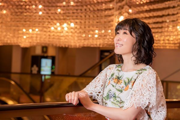 紅白歌合戦の巨大ドレスが明治座に！ 座長を務める水森かおりインタビュー