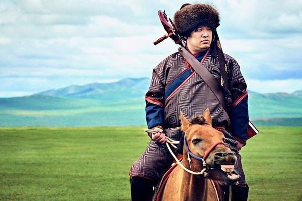 岡崎体育、自身初となる関西での単独アリーナ公演を開催