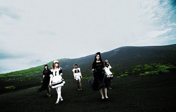 BAND-MAID、5月10日メイドの日に「オンライン冥途乃日」を開催