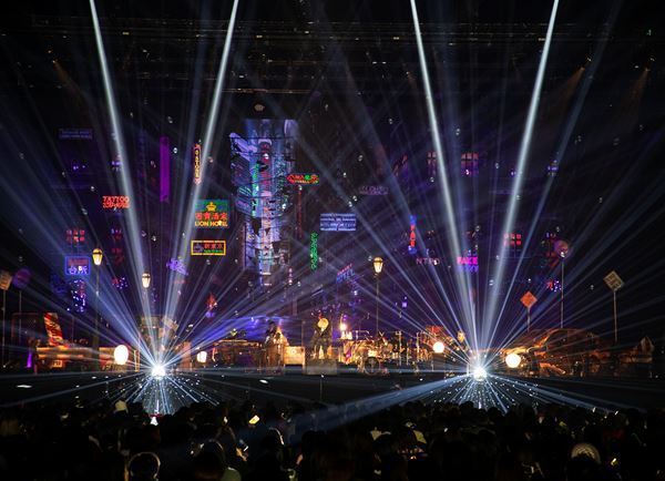 HYDE、抗うことを選んだソロ活動20周年ツアーの幕開け 『ANTI WIRE』初日公演レポート