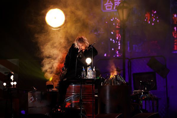 HYDE、抗うことを選んだソロ活動20周年ツアーの幕開け 『ANTI WIRE』初日公演レポート