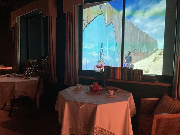 神出鬼没の覆面アーティスト・バンクシーの作品を街並みごと再現！　『バンクシーって誰？展』、寺田倉庫G1ビルにて開幕　