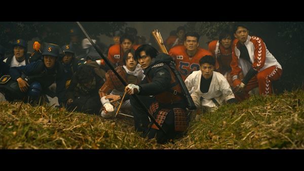 新田真剣佑ら高校生アスリートが織田信長に挑む　『ブレイブ ‐群青戦記-』迫力の新スポット映像3種公開