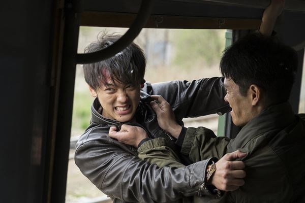 全てスタント無し！　映画『太陽は動かない』より竹内涼真の手に汗握るアクションシーン公開