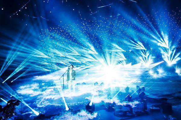 福山雅治、アルバム『AKIRA』を携えた初のオンラインライブで立ち上げた総合芸術