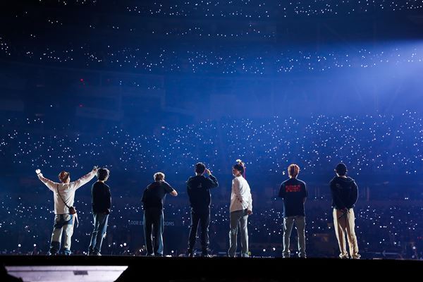 BTS、2年ぶりオフライン公演でファンと再会「ARMYと会えて夢のような時間だった」