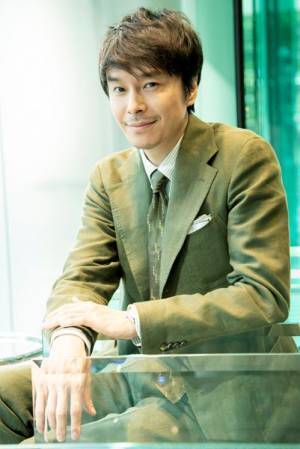 長谷川博己が語る近未来のビジョン。“なにもしない”というアプローチ【『はい、泳げません』インタビュー】