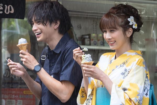 中島健人＆松本穂香、仲睦まじい刹那の恋　Netflix映画『桜のような僕の恋人』デート写真一挙公開