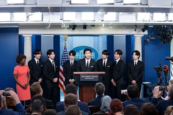 BTSが韓国アーティストで初めてホワイトハウスを表敬訪問、バイデン大統領と35分間にわたって歓談