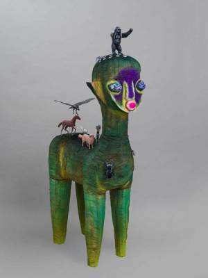 「プラモデル、しかも石作品の！」という閃きから生まれた作品群を紹介『加藤泉―寄生するプラモデル』開催