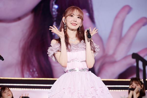 宮脇咲良のHKT48卒業コンサートに兒玉遥、指原莉乃がサプライズ出演「ずっと仲間でいたい」 10年を振り返るセトリにIZ*ONEの楽曲も