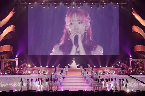 宮脇咲良のHKT48卒業コンサートに兒玉遥、指原莉乃がサプライズ出演「ずっと仲間でいたい」 10年を振り返るセトリにIZ*ONEの楽曲も