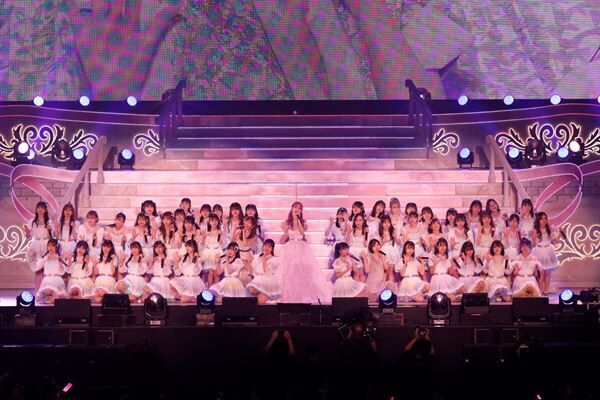 宮脇咲良のHKT48卒業コンサートに兒玉遥、指原莉乃がサプライズ出演「ずっと仲間でいたい」 10年を振り返るセトリにIZ*ONEの楽曲も