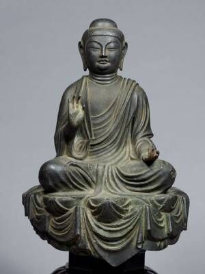 《薬師如来坐像》 銅造 奈良時代 ８世紀 重要文化財 奈良国立博物館蔵 画像提供：奈良国立博物館