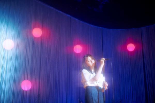 adieu（上白石萌歌）、歌を届ける喜びを噛み締めた初ワンマンライブ「本当に今この時間が幸せ」