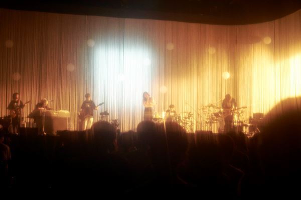 adieu（上白石萌歌）、歌を届ける喜びを噛み締めた初ワンマンライブ「本当に今この時間が幸せ」