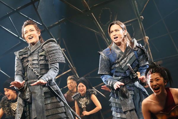 堂本光一&井上芳雄ミュージカル『ナイツ・テイル』東京公演が開幕